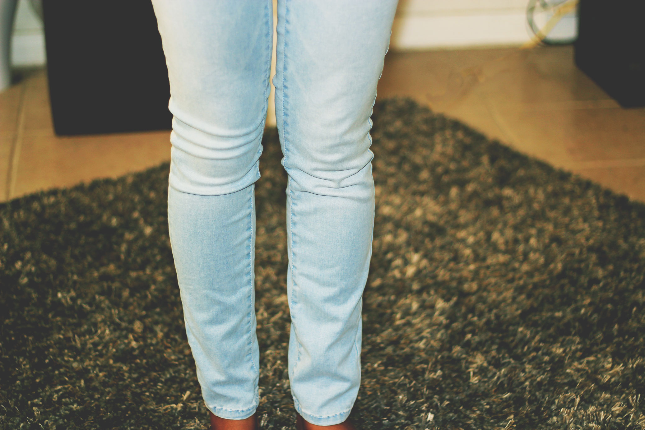 DIY ~ How to Make Knee-Ripped Jeans – Pieces of Onye